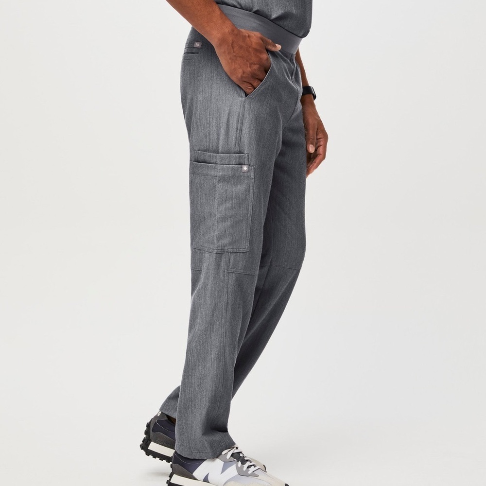 Men’s Gray FIGS Axim Cargo Scrub Straight Leg Pants With Pockets Size Medium